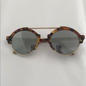 Illesteva Milan Sunglasses
